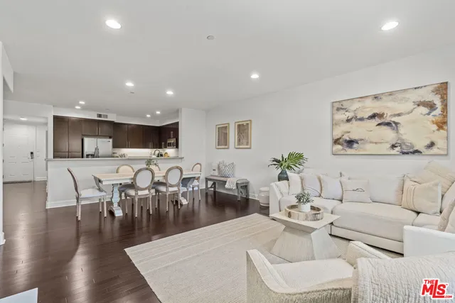 $749,000 | 10878 Bloomfield Street, Unit 210, Toluca Lake, CA 91602