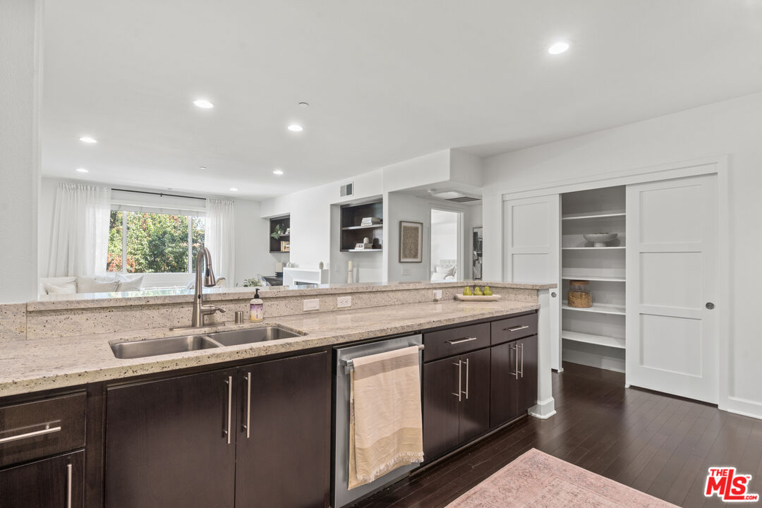 10878 Bloomfield Street, Unit 210 Toluca Lake, CA 91602 - Photo 12 of 52