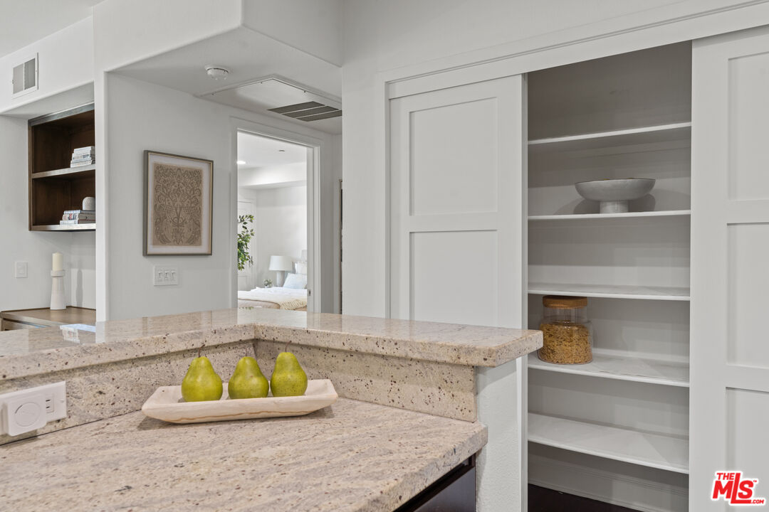 10878 Bloomfield Street, Unit 210 Toluca Lake, CA 91602 - Photo 14 of 52