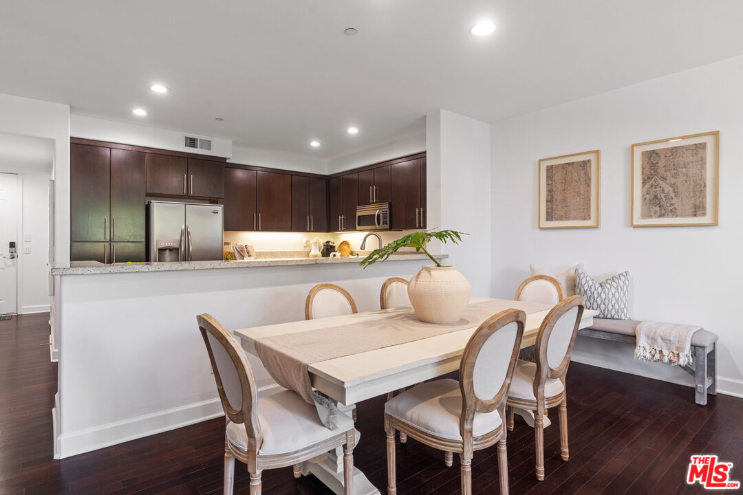 10878 Bloomfield Street, Unit 210 Toluca Lake, CA 91602 - Photo 17 of 52