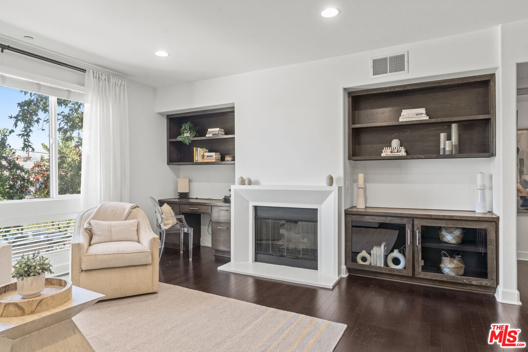 10878 Bloomfield Street, Unit 210 Toluca Lake, CA 91602 - Photo 19 of 52