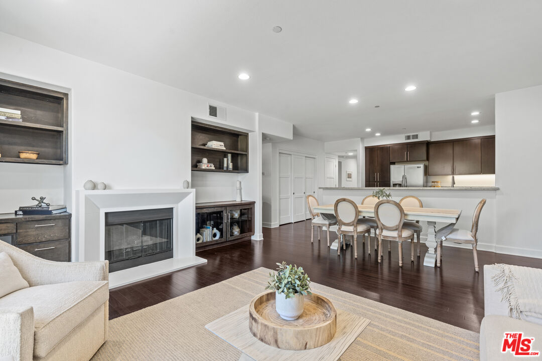 10878 Bloomfield Street, Unit 210 Toluca Lake, CA 91602 - Photo 20 of 52