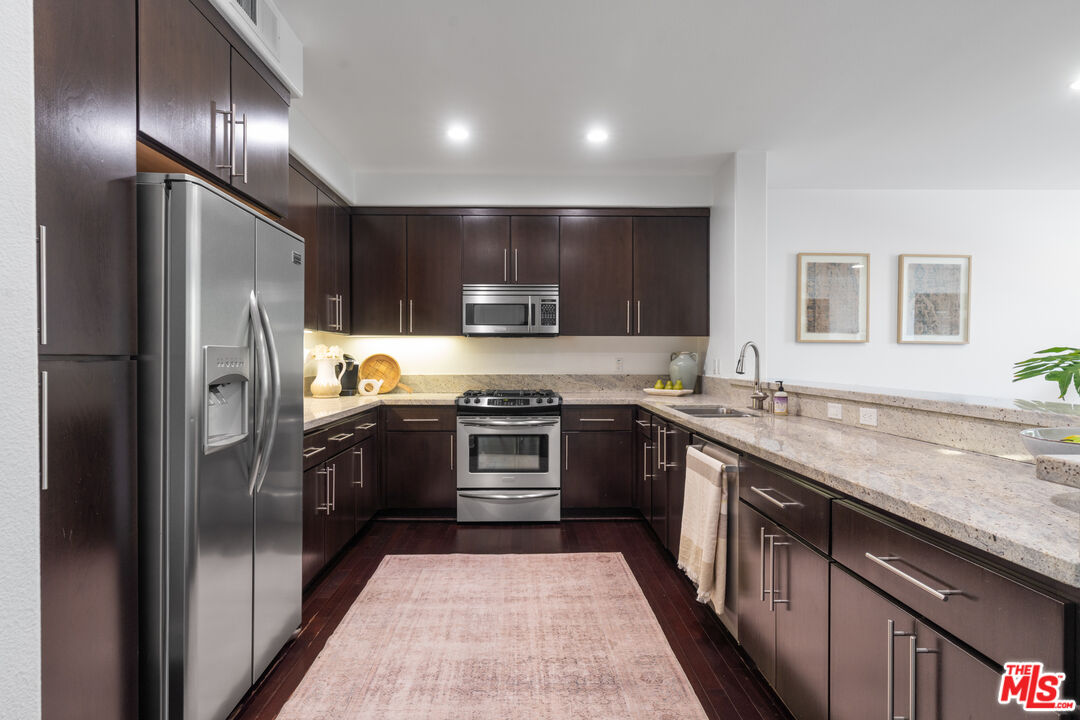 10878 Bloomfield Street, Unit 210 Toluca Lake, CA 91602 - Photo 2 of 52