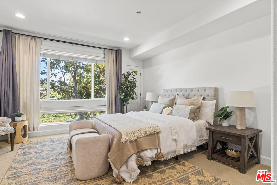 10878 Bloomfield Street, Unit 210 Toluca Lake, CA 91602 - Photo 21 of 52