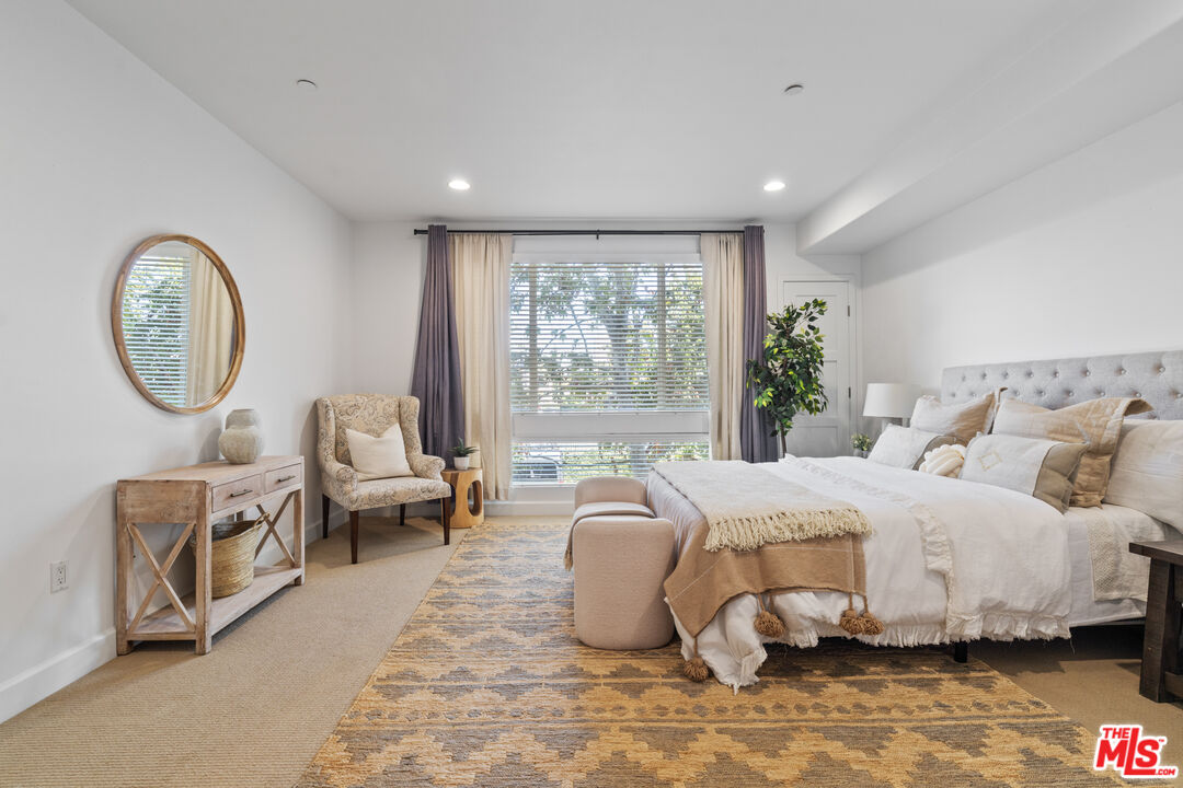 10878 Bloomfield Street, Unit 210 Toluca Lake, CA 91602 - Photo 22 of 52