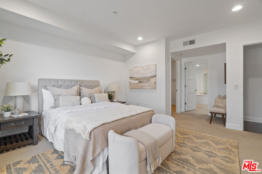 10878 Bloomfield Street, Unit 210 Toluca Lake, CA 91602 - Photo 23 of 52