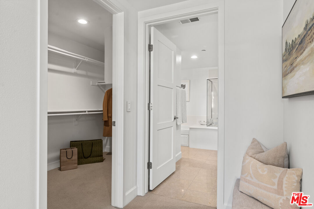 10878 Bloomfield Street, Unit 210 Toluca Lake, CA 91602 - Photo 24 of 52