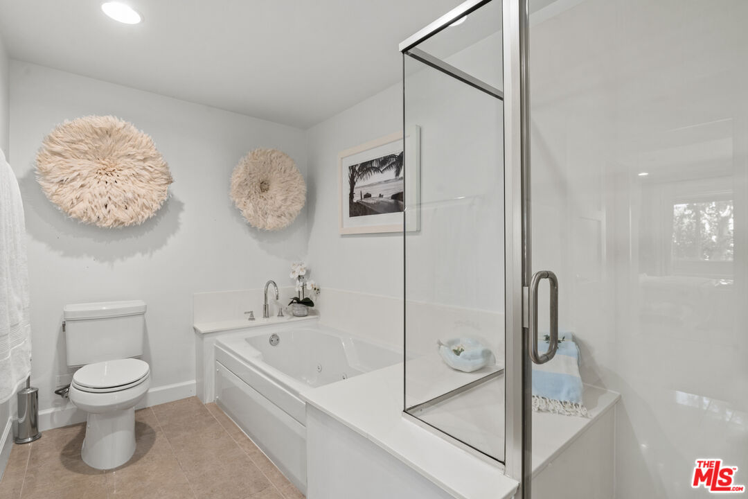 10878 Bloomfield Street, Unit 210 Toluca Lake, CA 91602 - Photo 28 of 52