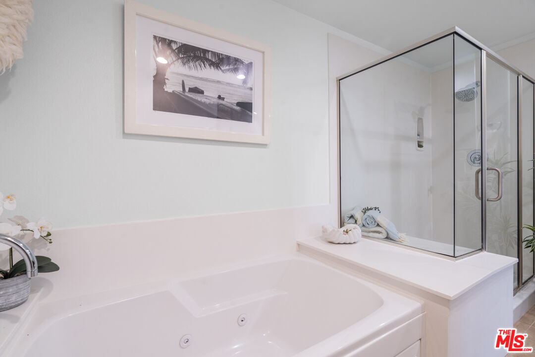 10878 Bloomfield Street, Unit 210 Toluca Lake, CA 91602 - Photo 29 of 52