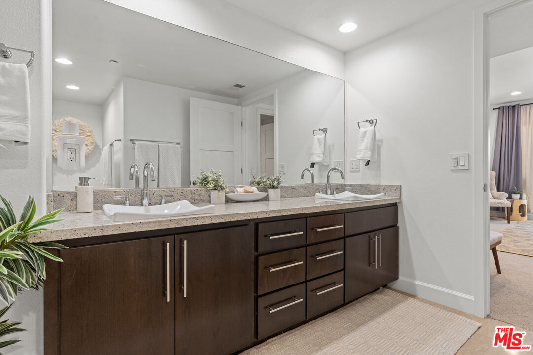 10878 Bloomfield Street, Unit 210 Toluca Lake, CA 91602 - Photo 30 of 52