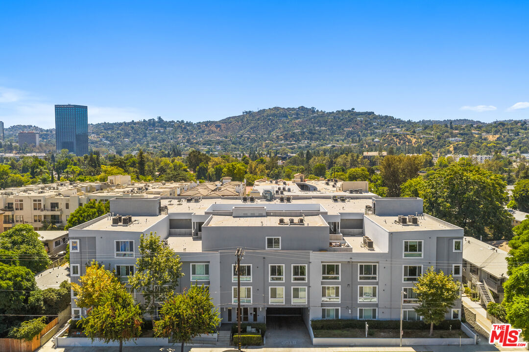 10878 Bloomfield Street, Unit 210 Toluca Lake, CA 91602 - Photo 31 of 52