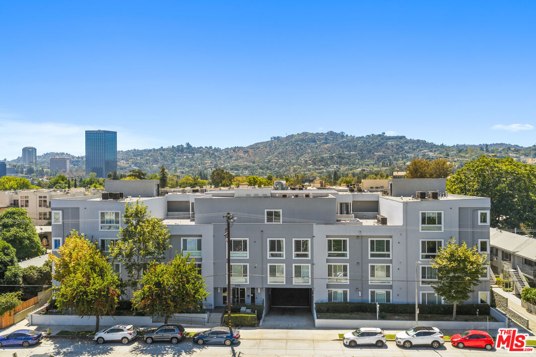 10878 Bloomfield Street, Unit 210 Toluca Lake, CA 91602 - Photo 32 of 52