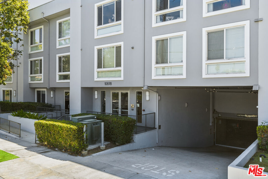 10878 Bloomfield Street, Unit 210 Toluca Lake, CA 91602 - Photo 33 of 52