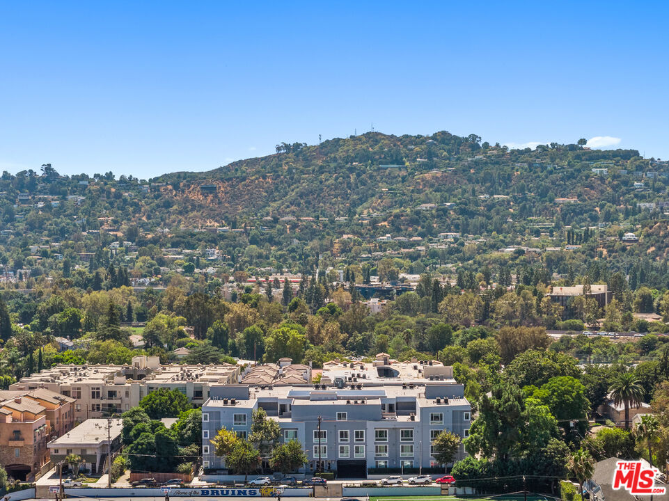 10878 Bloomfield Street, Unit 210 Toluca Lake, CA 91602 - Photo 34 of 52