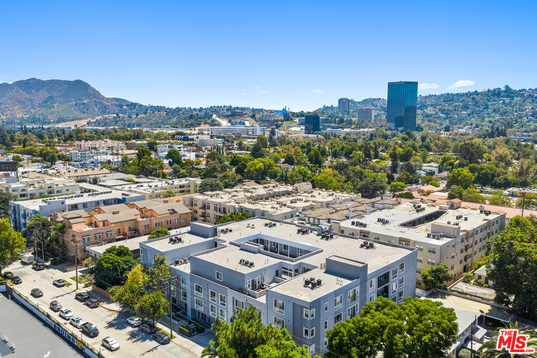 10878 Bloomfield Street, Unit 210 Toluca Lake, CA 91602 - Photo 36 of 52