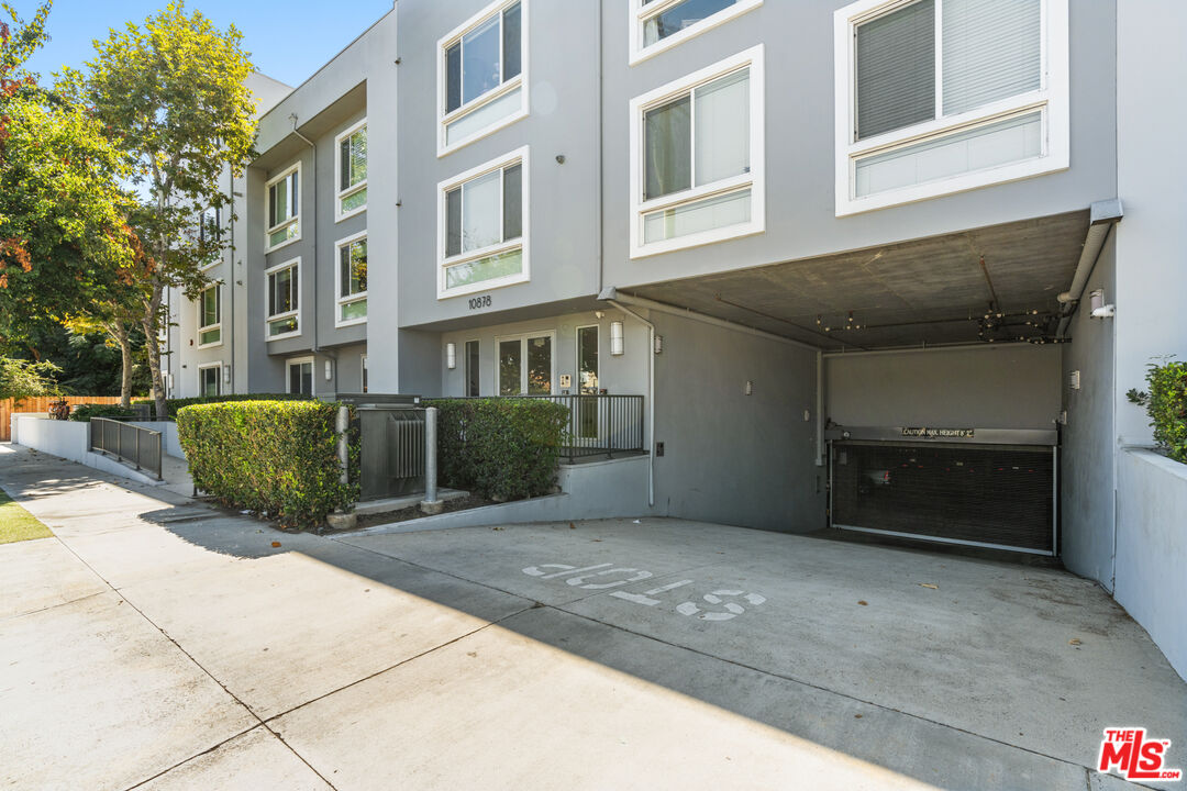 10878 Bloomfield Street, Unit 210 Toluca Lake, CA 91602 - Photo 39 of 52