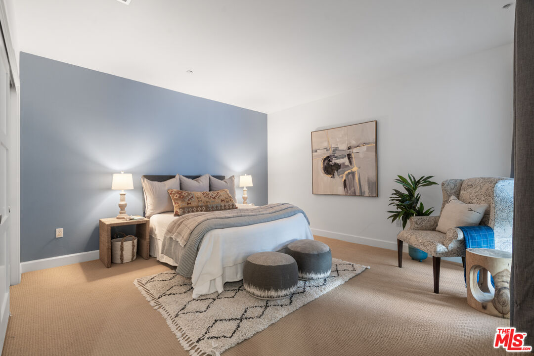 10878 Bloomfield Street, Unit 210 Toluca Lake, CA 91602 - Photo 4 of 52