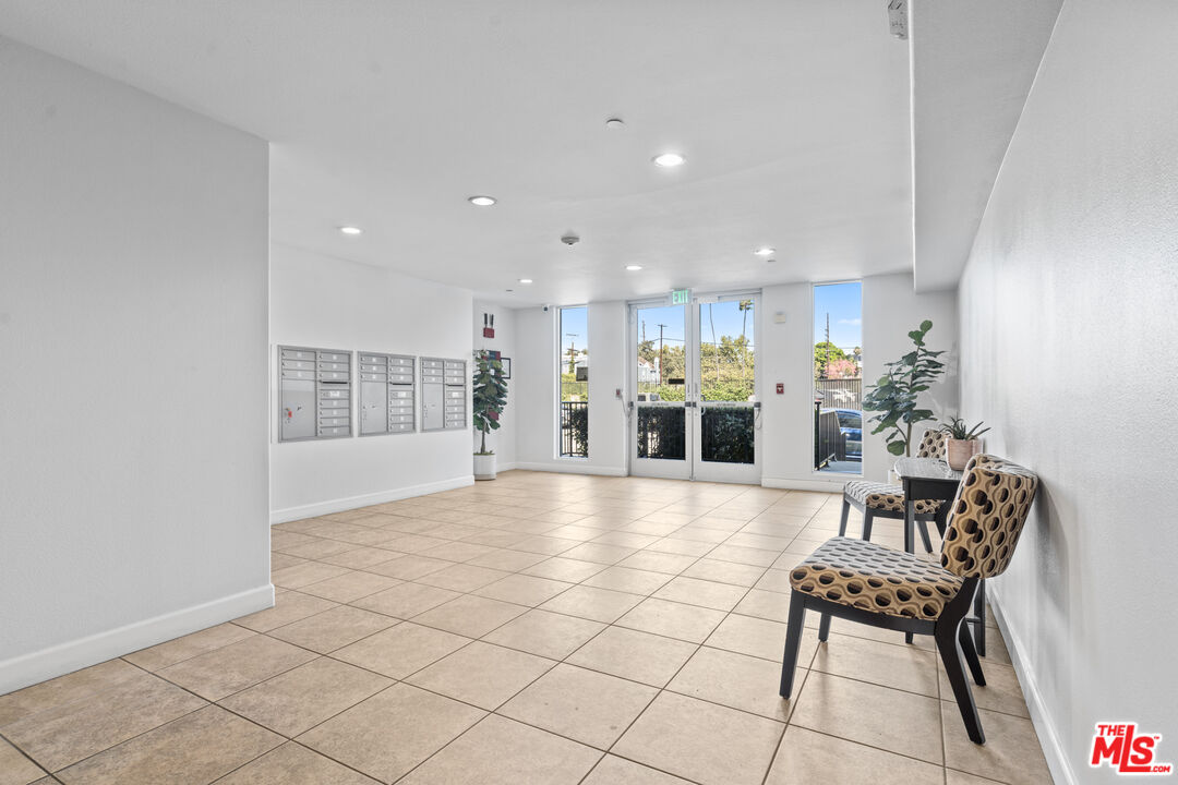 10878 Bloomfield Street, Unit 210 Toluca Lake, CA 91602 - Photo 41 of 52