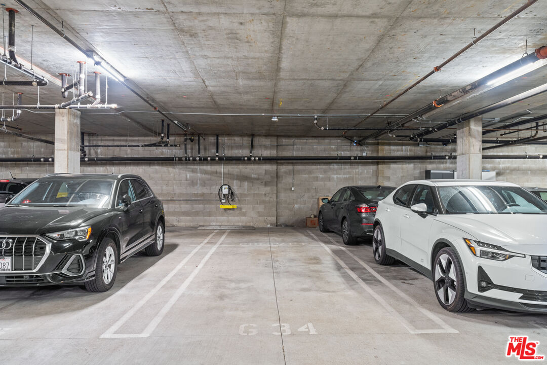 10878 Bloomfield Street, Unit 210 Toluca Lake, CA 91602 - Photo 44 of 52