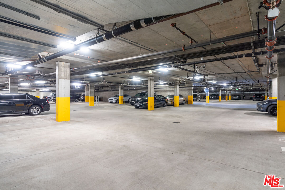 10878 Bloomfield Street, Unit 210 Toluca Lake, CA 91602 - Photo 45 of 52