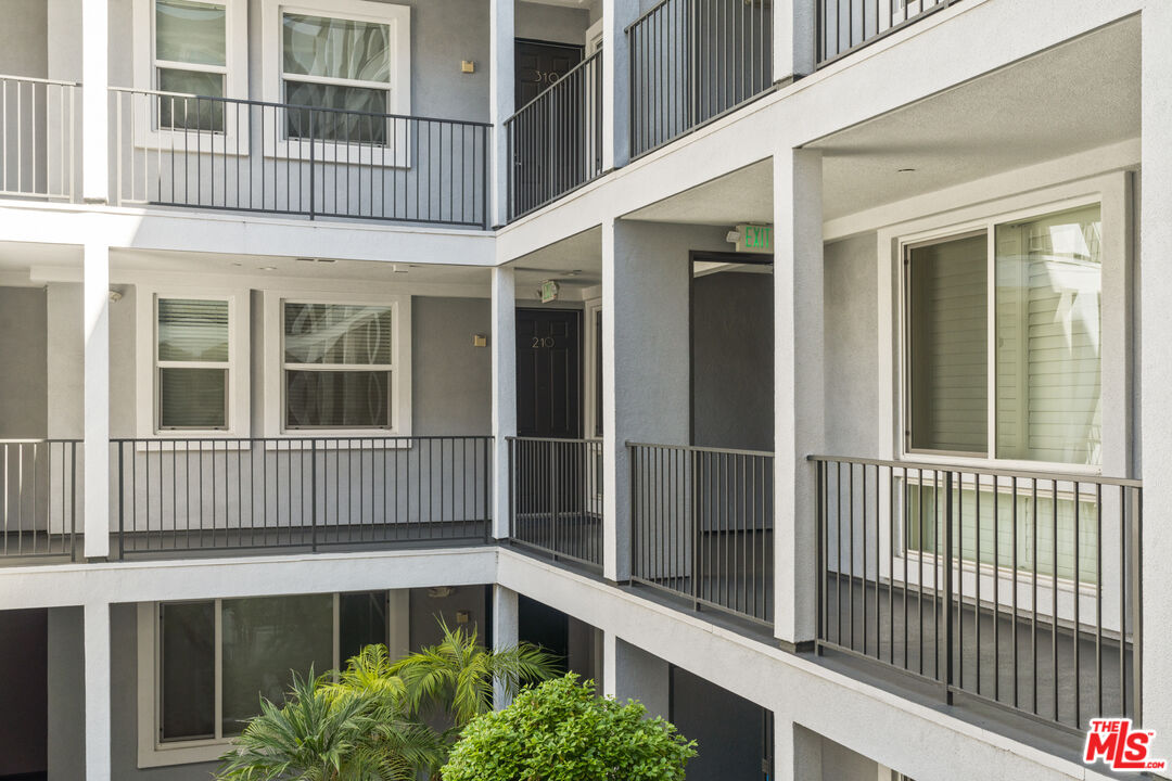 10878 Bloomfield Street, Unit 210 Toluca Lake, CA 91602 - Photo 46 of 52