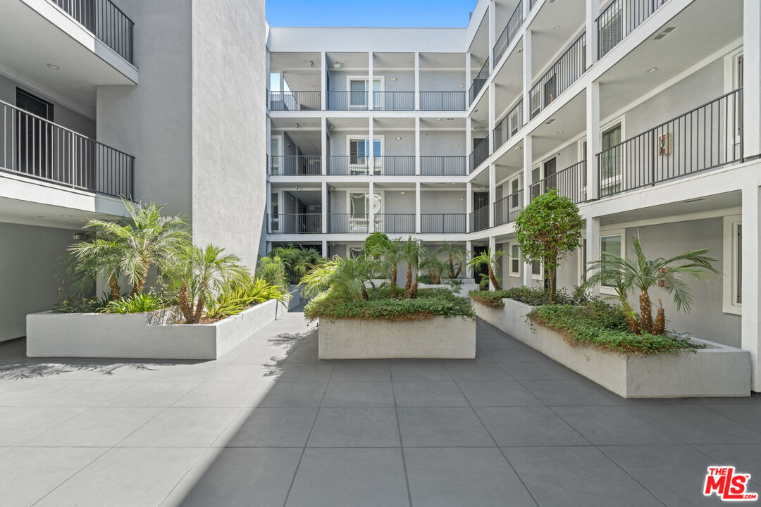 10878 Bloomfield Street, Unit 210 Toluca Lake, CA 91602 - Photo 50 of 52