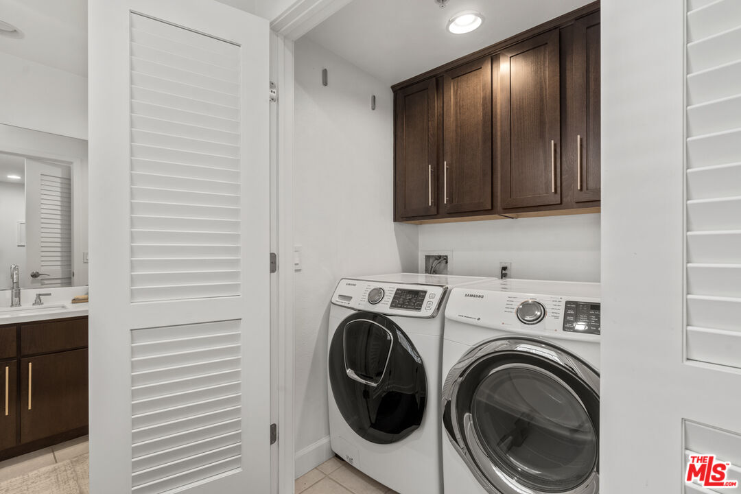 10878 Bloomfield Street, Unit 210 Toluca Lake, CA 91602 - Photo 7 of 52