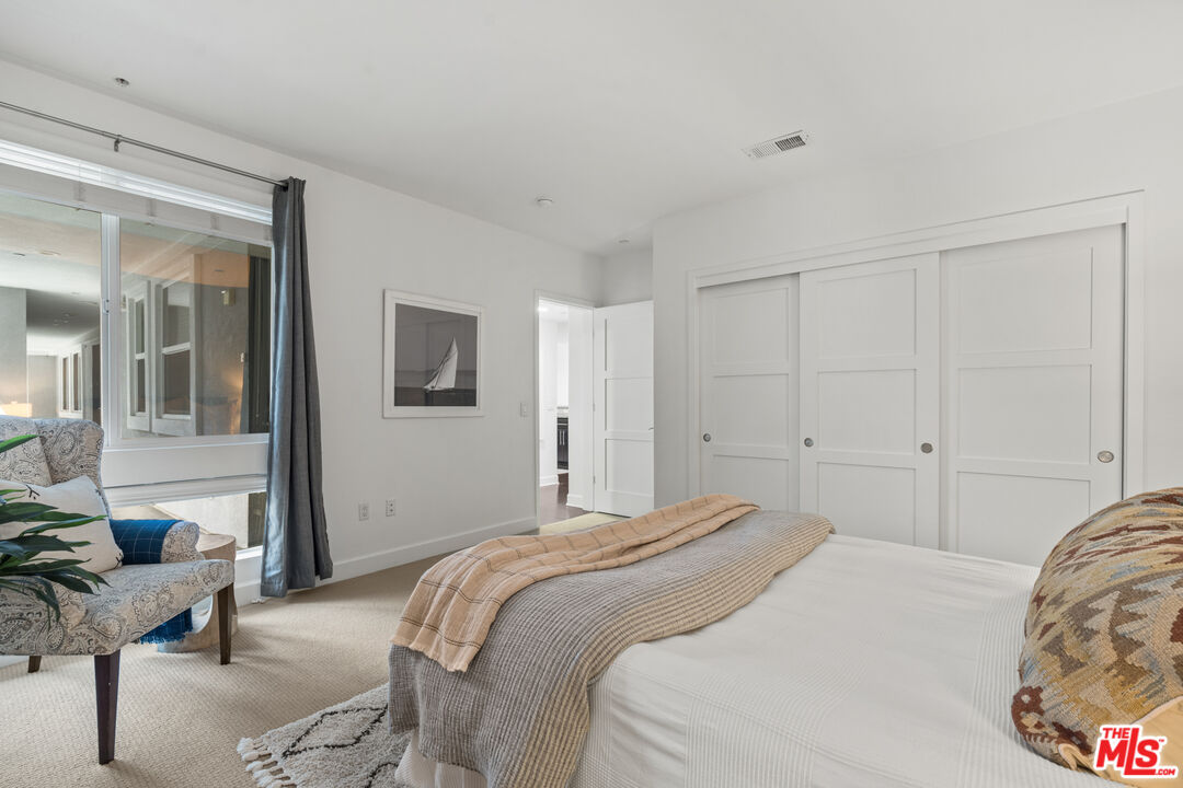 10878 Bloomfield Street, Unit 210 Toluca Lake, CA 91602 - Photo 9 of 52