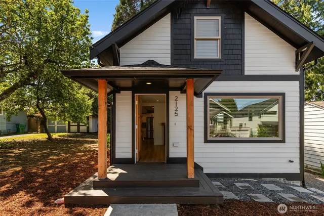 $996,999 | 2125 North 90th Street, Seattle, WA 98103