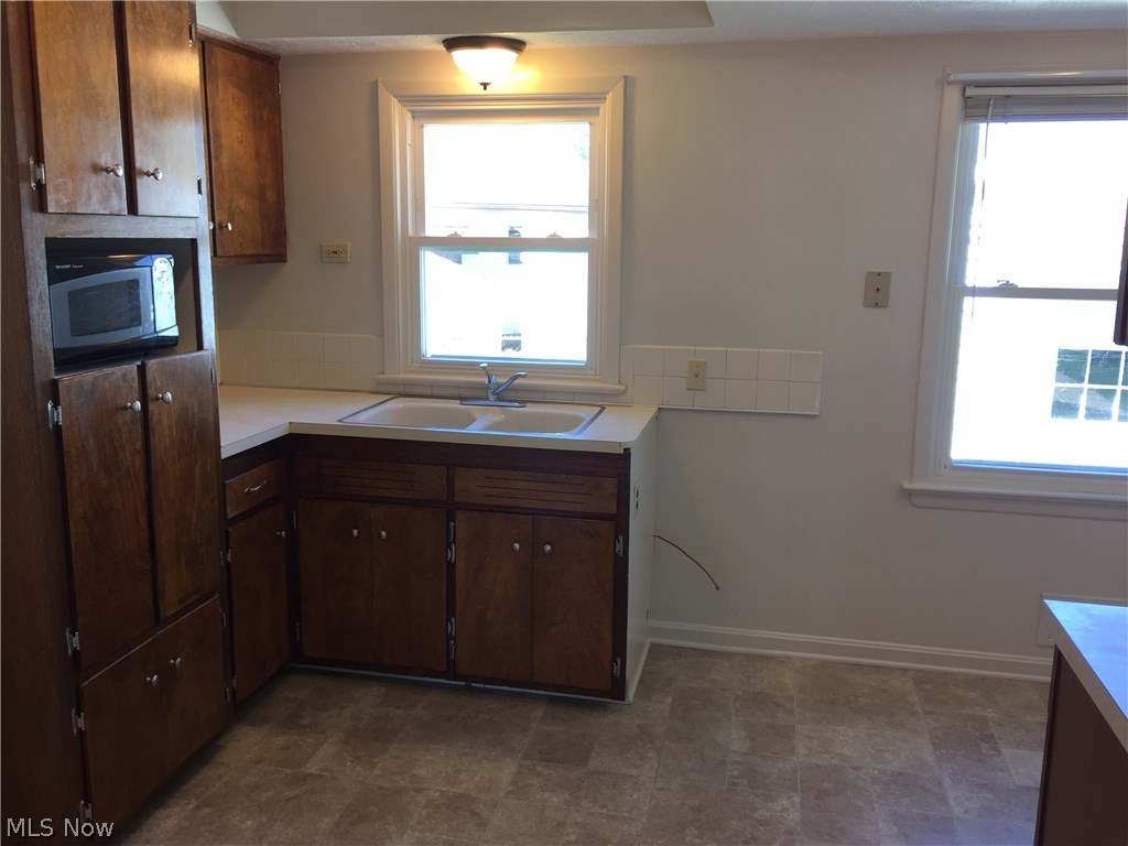 8110 Ackley Road Parma, OH 44129 - Photo 7 of 23
