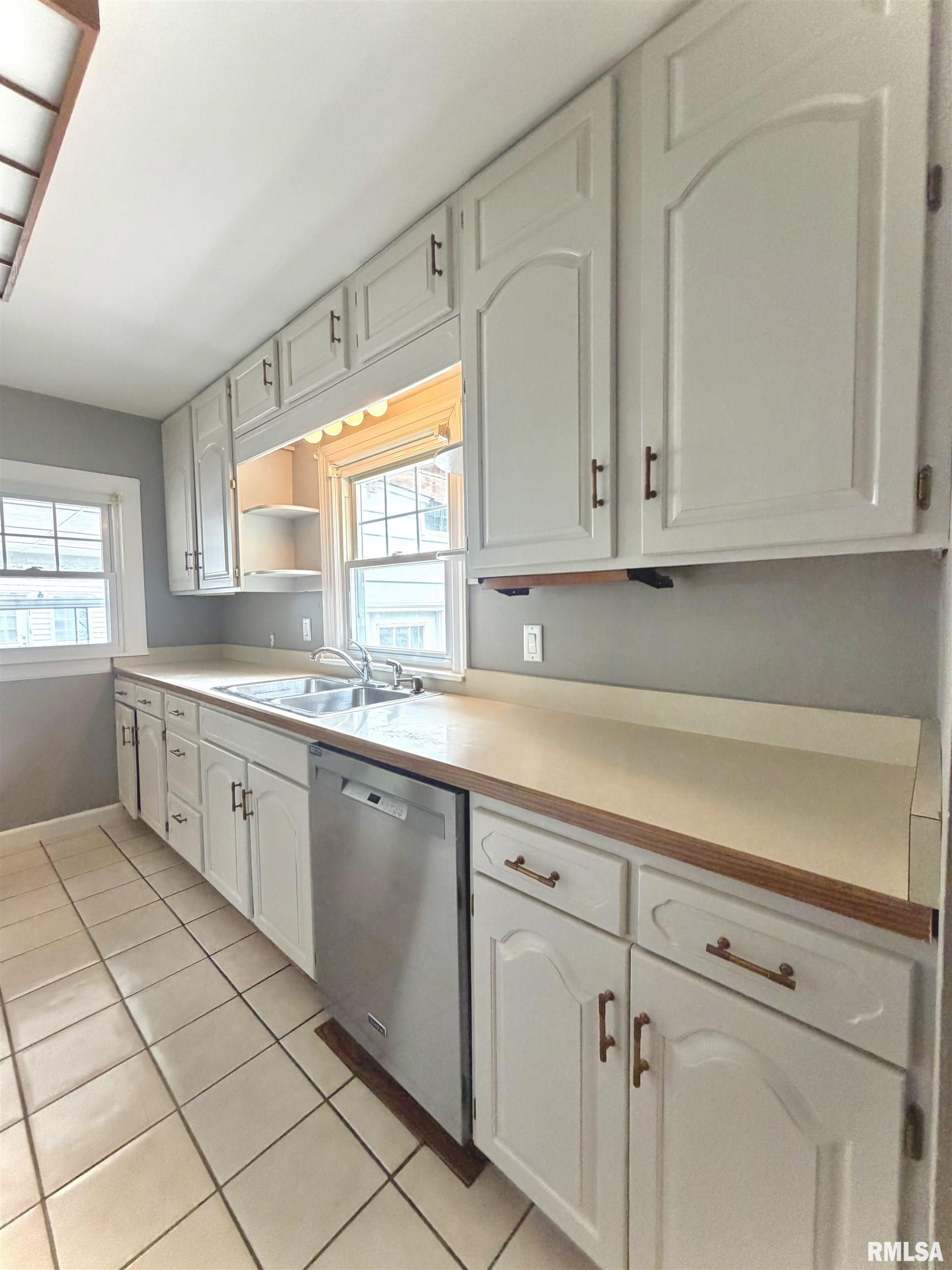 135 10th Street Carmi, IL 62821 - Photo 14 of 42