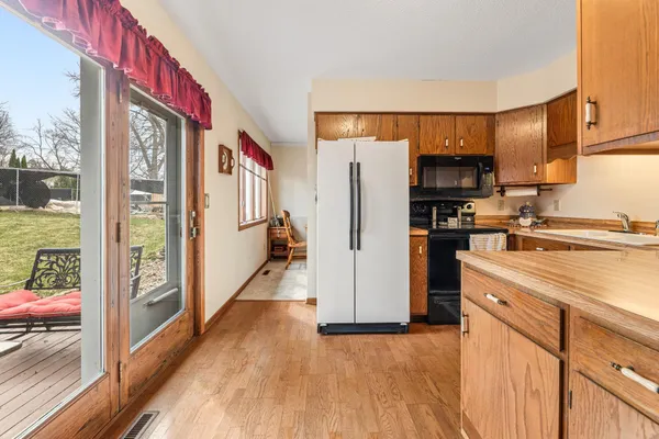$183,999 | 912 2nd Street Northwest, Waseca, MN 56093
