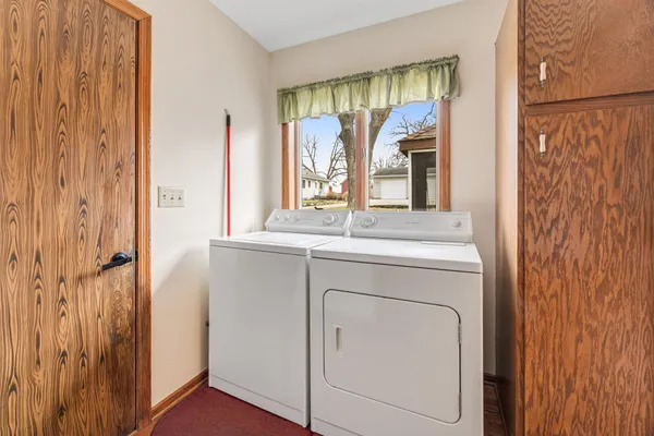 $183,999 | 912 2nd Street Northwest, Waseca, MN 56093