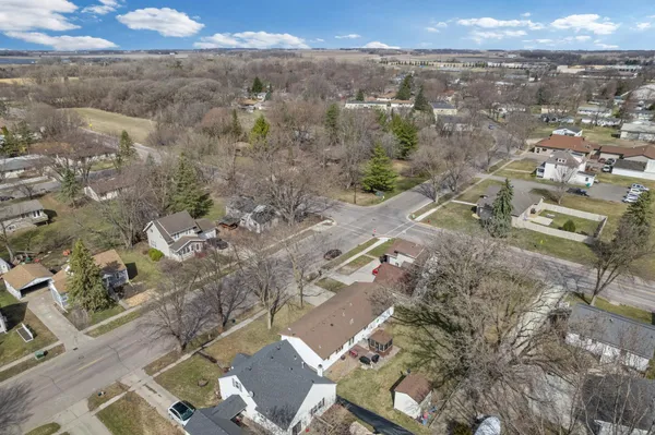 $183,999 | 912 2nd Street Northwest, Waseca, MN 56093