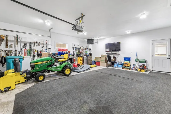 $183,999 | 912 2nd Street Northwest, Waseca, MN 56093