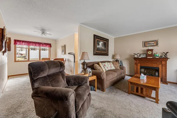 $183,999 | 912 2nd Street Northwest, Waseca, MN 56093