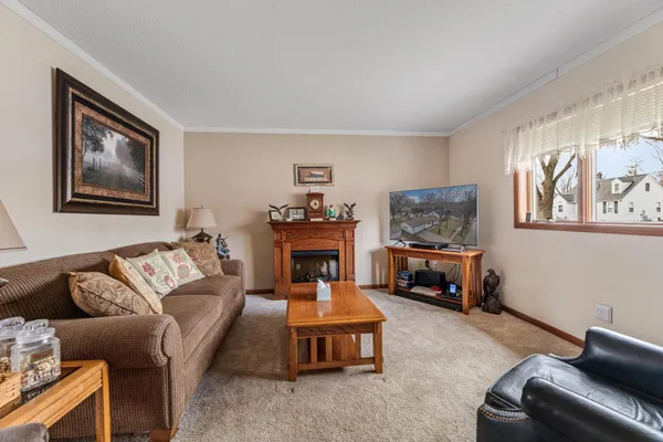 $183,999 | 912 2nd Street Northwest, Waseca, MN 56093