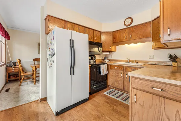 $183,999 | 912 2nd Street Northwest, Waseca, MN 56093