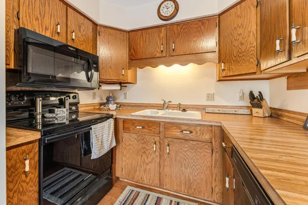 $183,999 | 912 2nd Street Northwest, Waseca, MN 56093