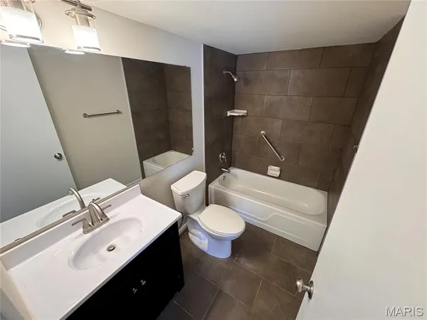 $199,900 | 12574 Chardin Place, Unit 4, St. Louis, MO 63128