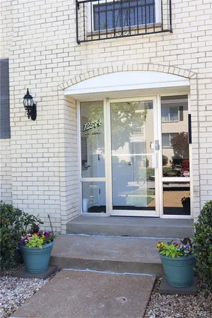 $199,900 | 12574 Chardin Place, Unit 4, St. Louis, MO 63128