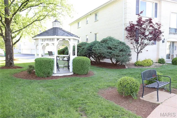 $199,900 | 12574 Chardin Place, Unit 4, St. Louis, MO 63128