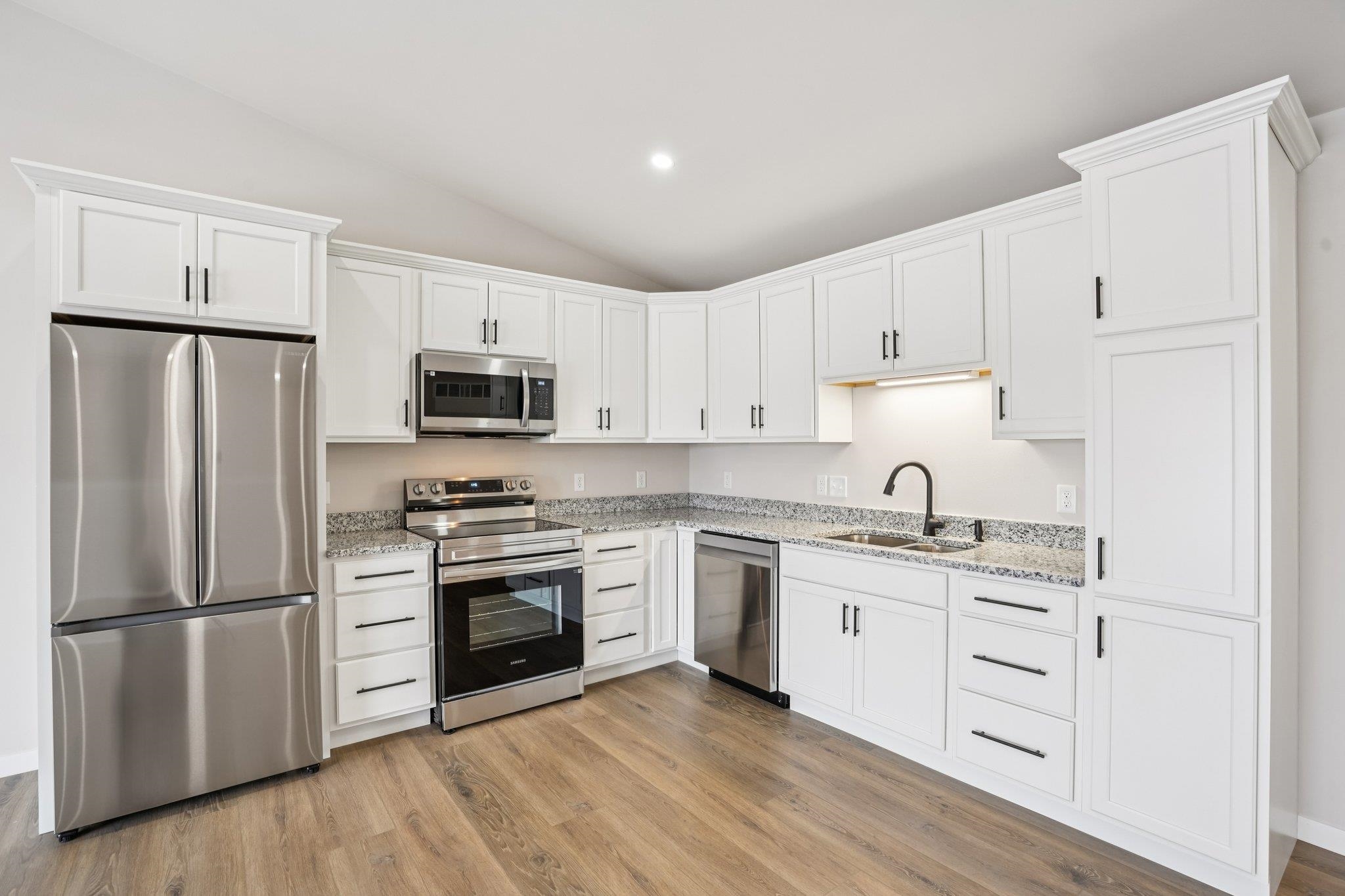 2463 Russell Court Reedsburg, WI 53959 - Photo 14 of 51