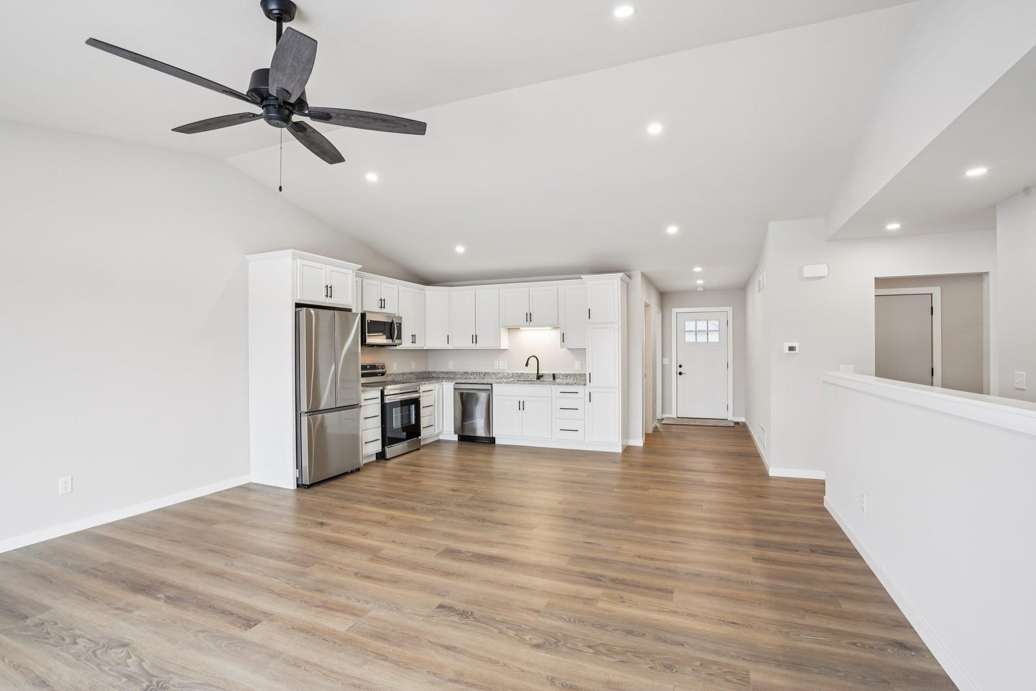 2463 Russell Court Reedsburg, WI 53959 - Photo 10 of 51