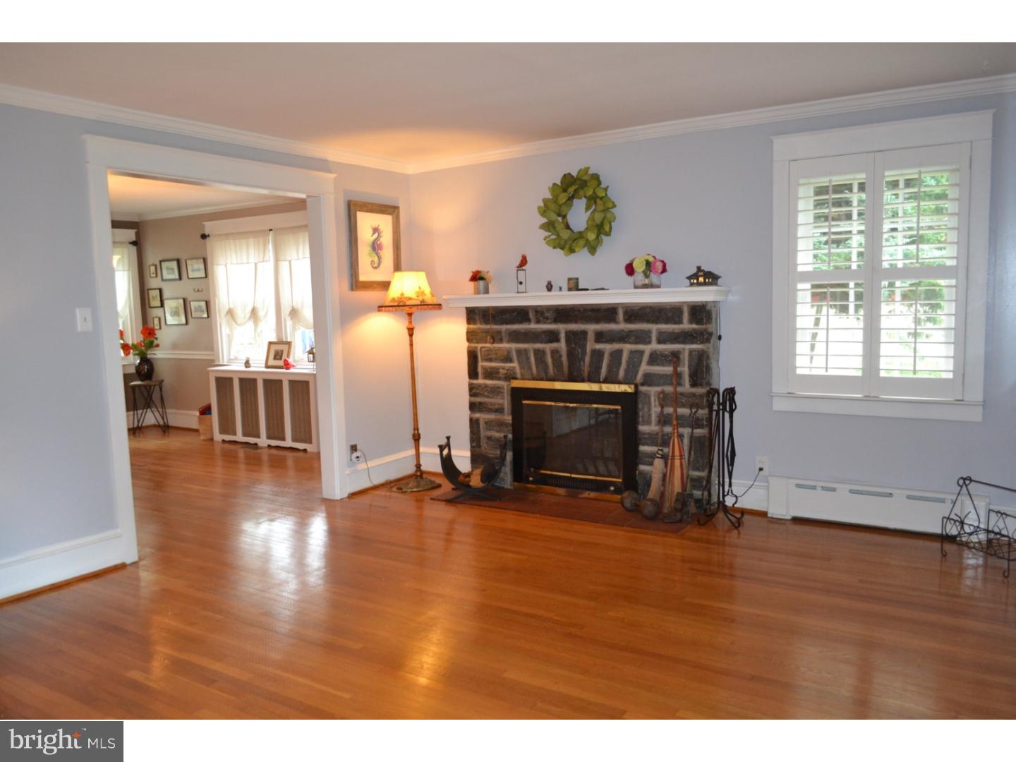 105 Walsh Road Lansdowne, PA 19050 - Photo 4 of 25 Living Room