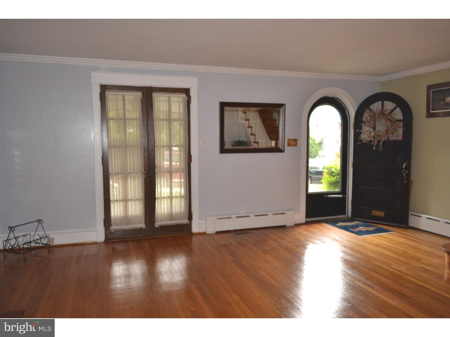 105 Walsh Road Lansdowne, PA 19050 - Photo 5 of 25 Living Room