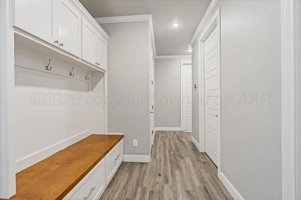 a view of an entryway with storage