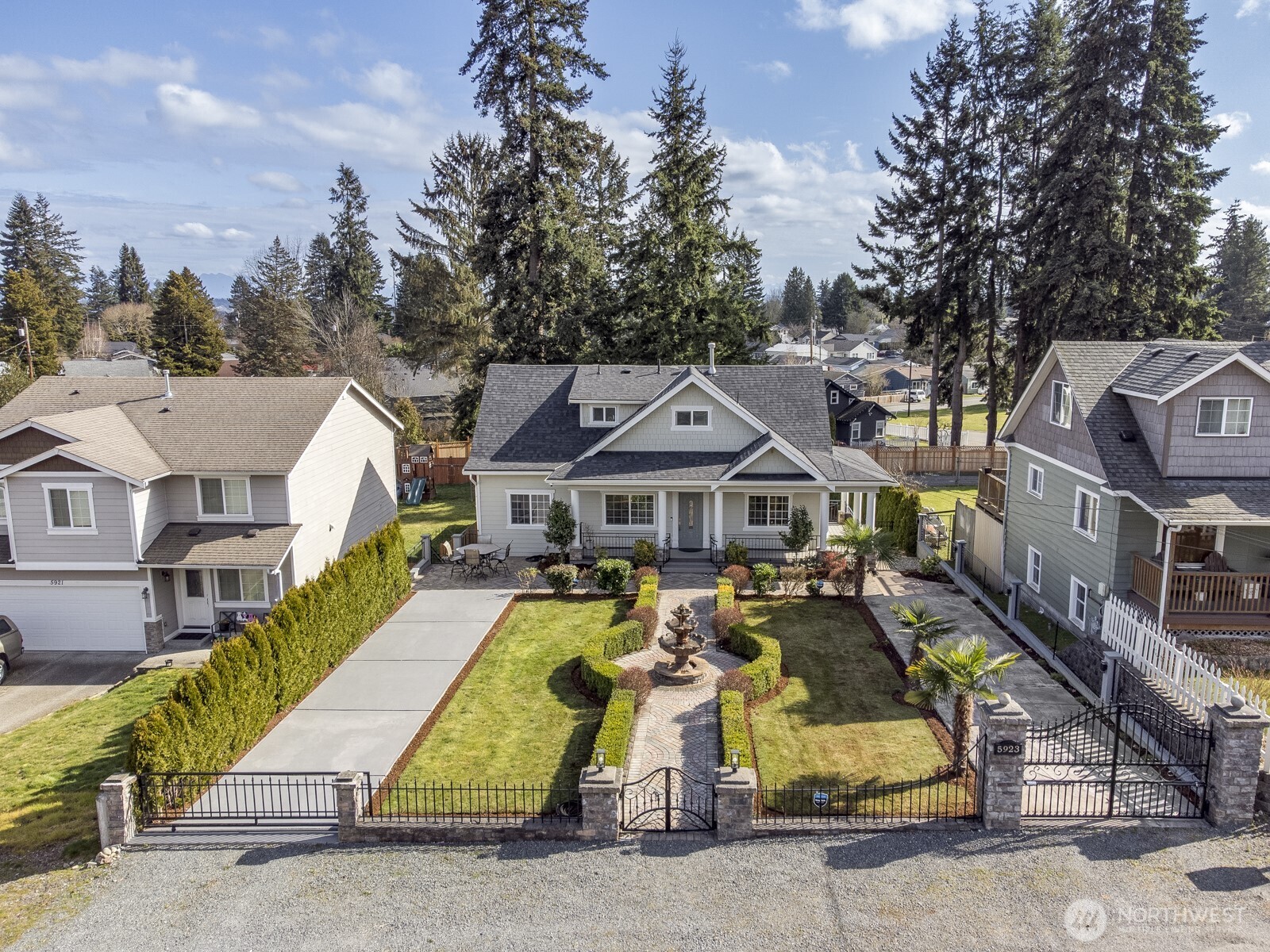 5923 Lowell Road Everett, WA 98203 - Photo 1 of 40
