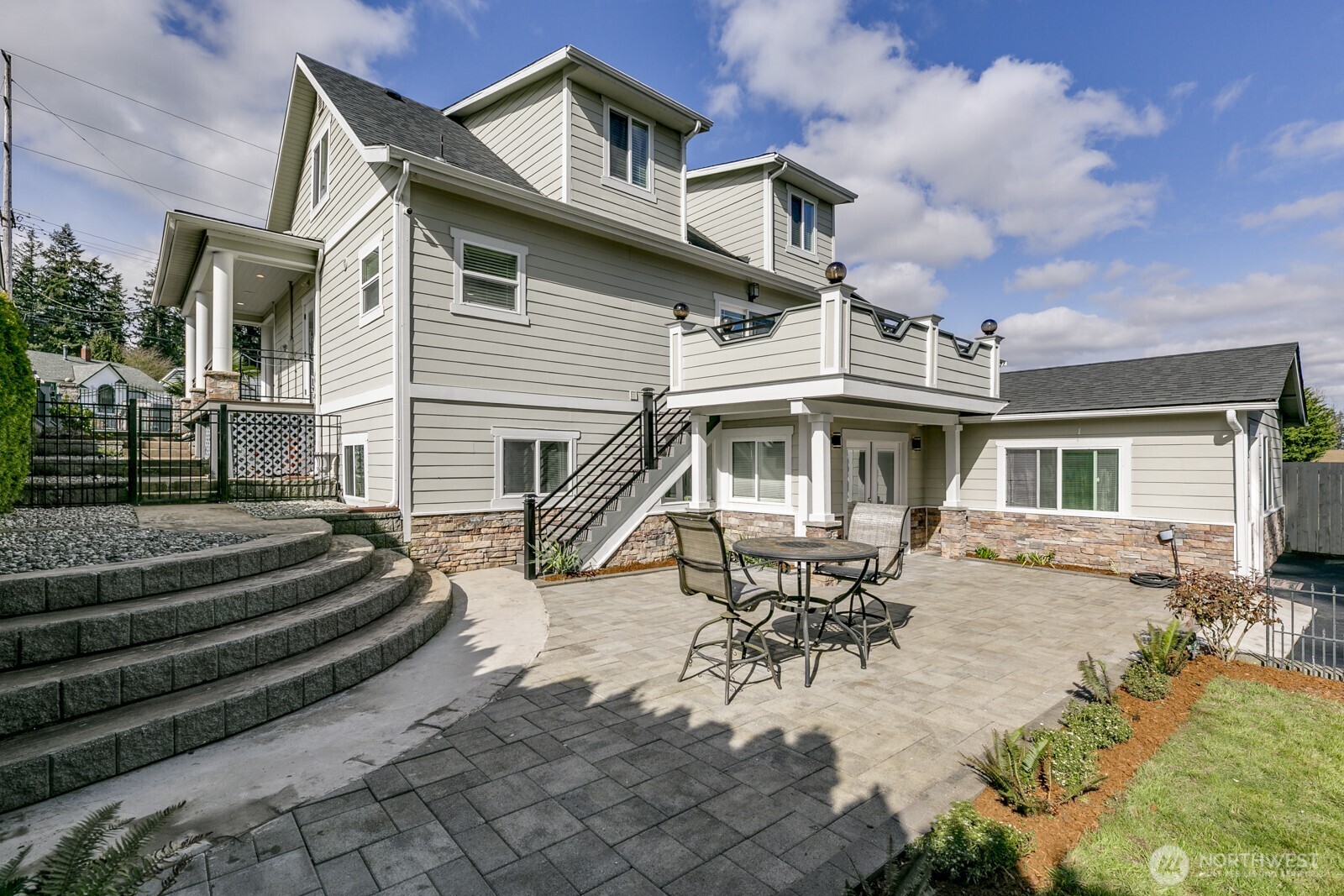 5923 Lowell Road Everett, WA 98203 - Photo 2 of 40