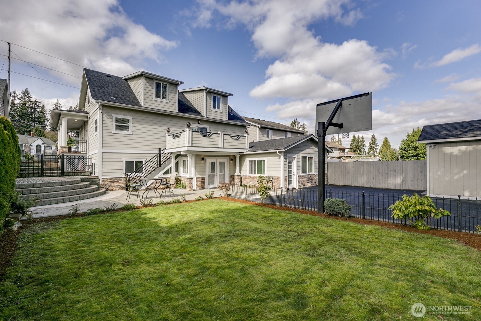 5923 Lowell Road Everett, WA 98203 - Photo 3 of 40